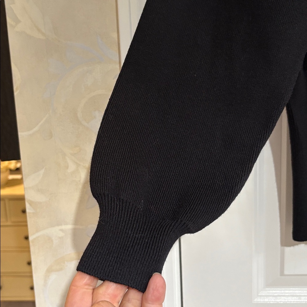 Commence Elegant Gold Metal Button V-neck Cardigan Black Sweater - Picture 4 of 10